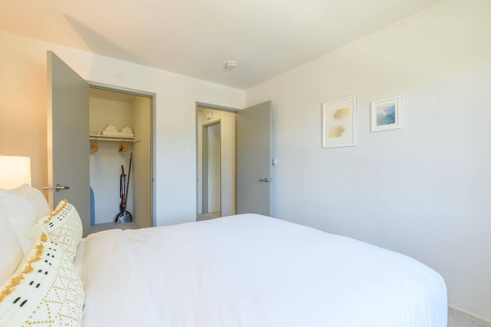 Photo of Bedroom in East Side Costa Mesa