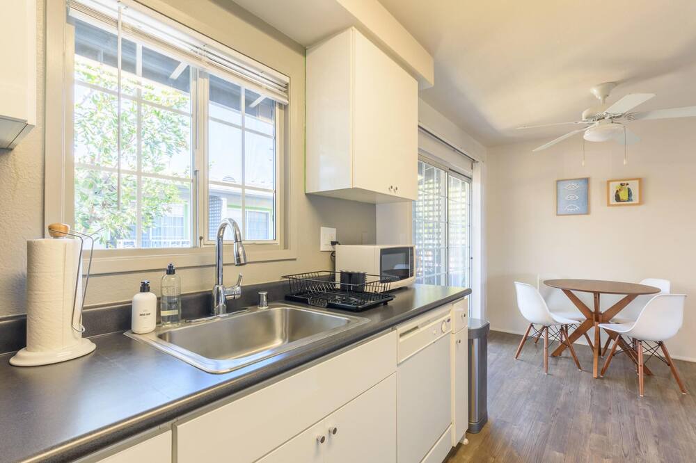 Photo of Kitchen in East Side Costa Mesa