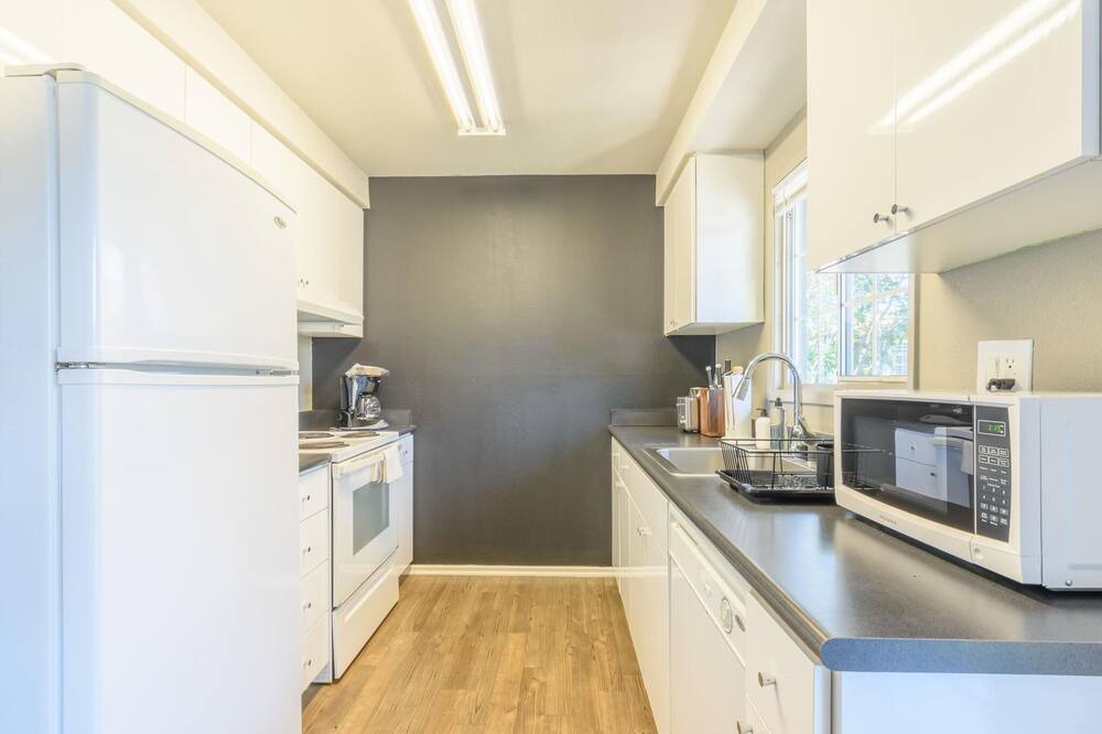 Photo of Kitchen in East Side Costa Mesa