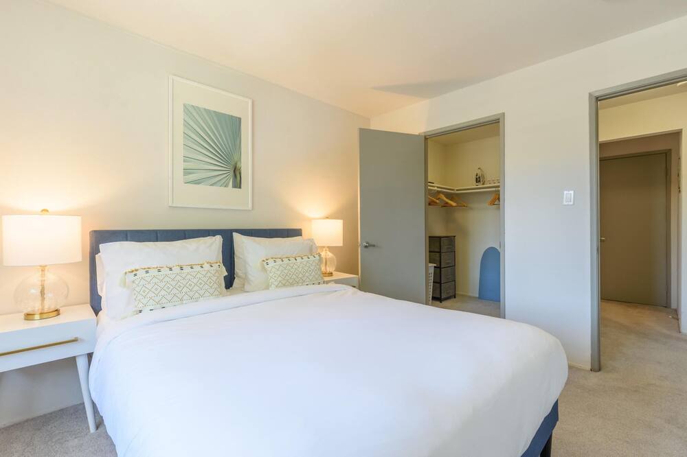 Photo of Bedroom in East Side Costa Mesa
