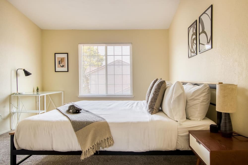 Photo of Bedroom in Almaden