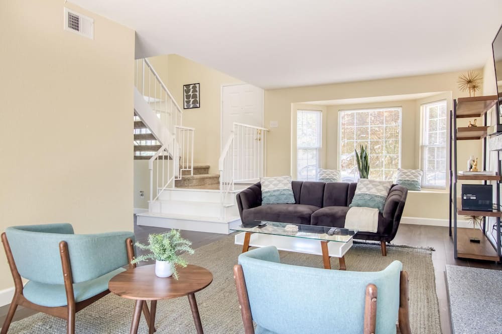 Photo of Livingroom in Almaden