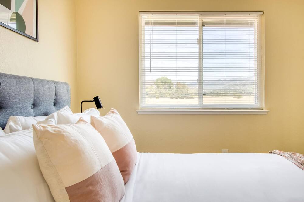 Photo of Bedroom in Almaden
