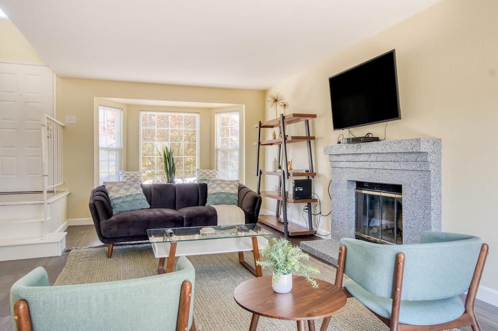 Photo of Livingroom in Almaden