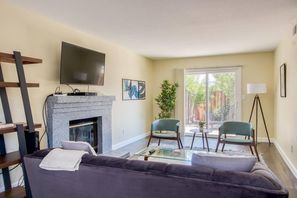 Photo of Livingroom in Almaden