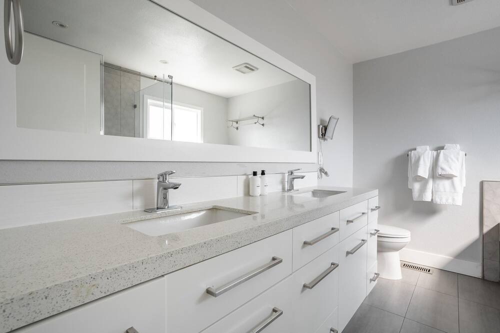 Photo of Bathroom in Berryessa