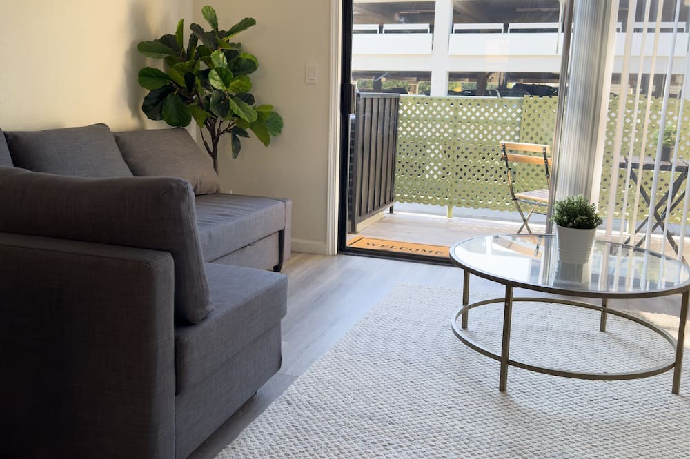 Photo of Livingroom in Anaheim Colony Historic District