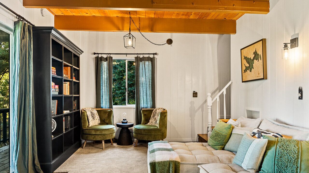 Photo of Livingroom in Arrowhead Villas