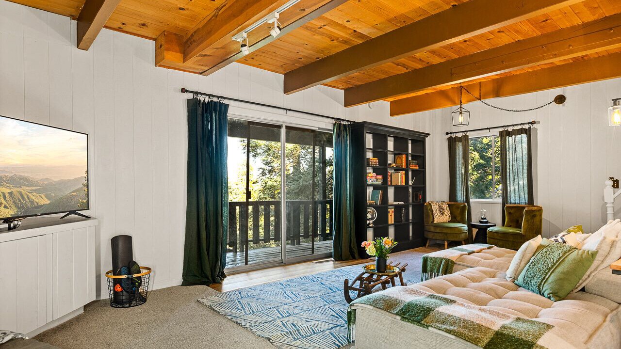 Photo of Livingroom in Arrowhead Villas