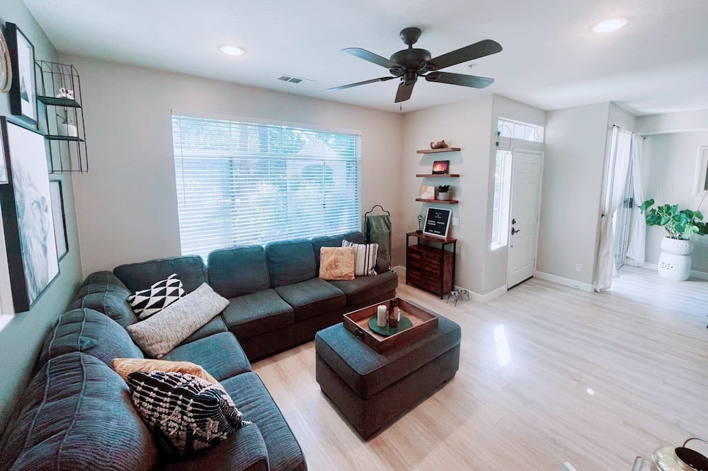Photo of Livingroom in Rancho Santa Margarita