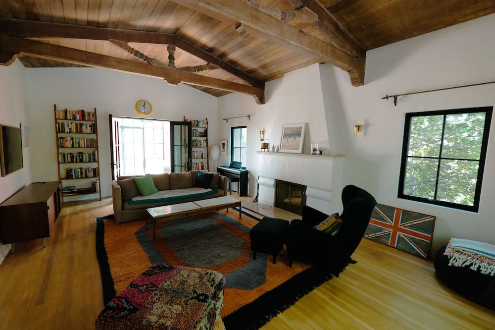 Photo of Livingroom in Los Feliz