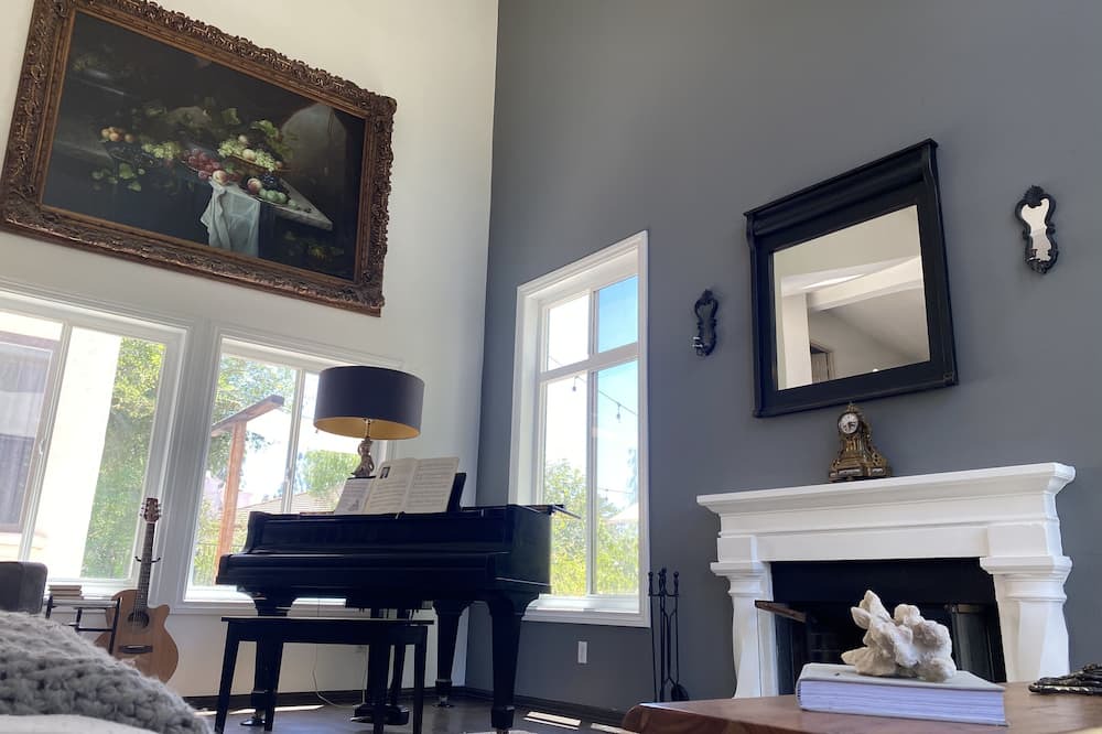 Photo of Bedroom in Agoura Hills