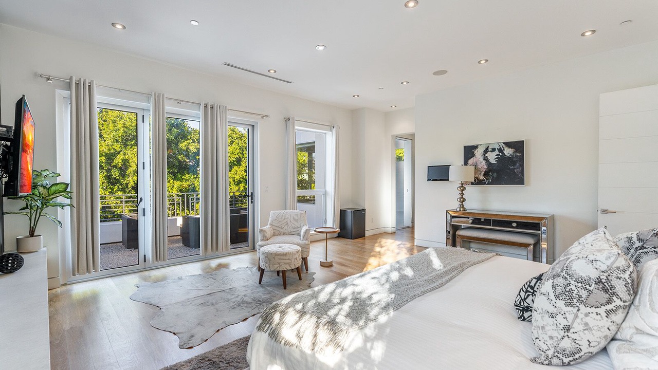 Photo of Livingroom in La Brea