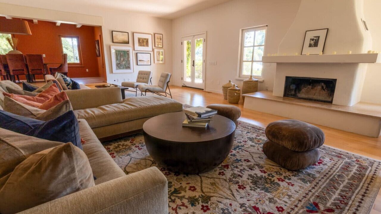 Photo of Livingroom in Oakville