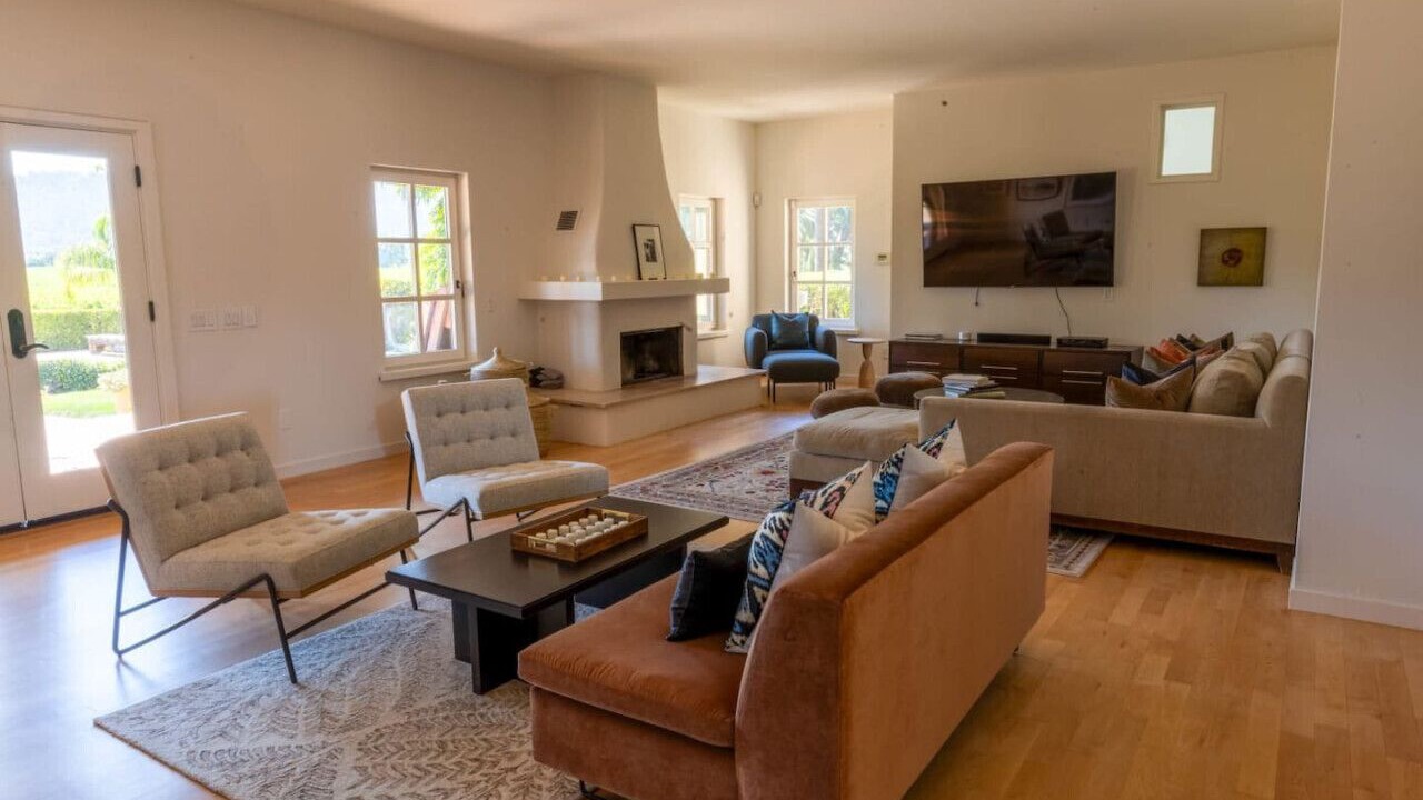 Photo of Livingroom in Oakville