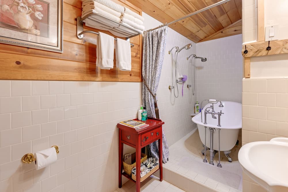 Photo of Bathroom in California Hot Springs