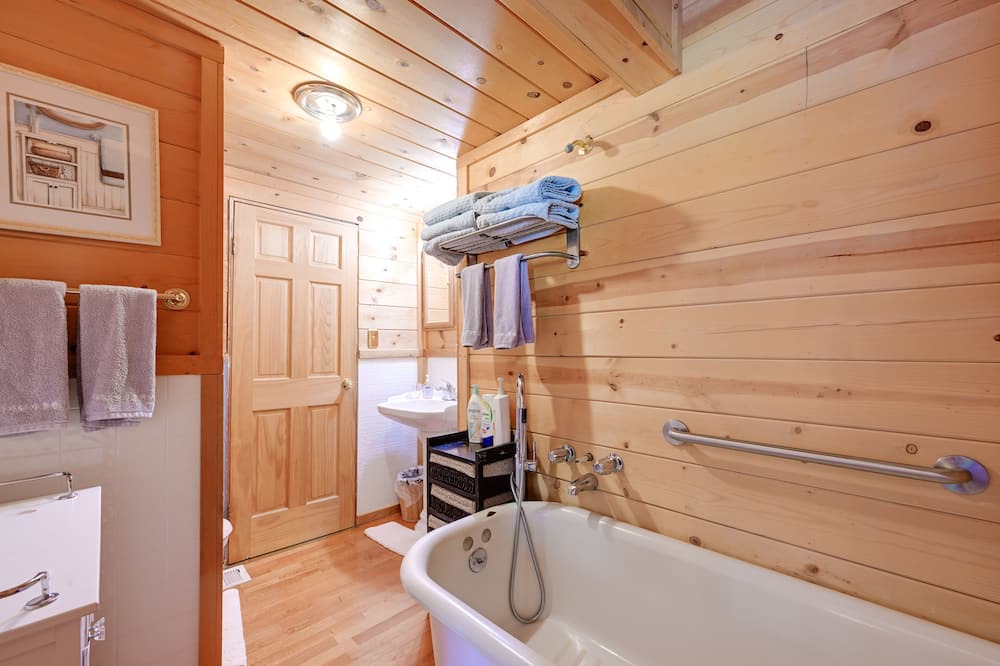 Photo of Bathroom in California Hot Springs