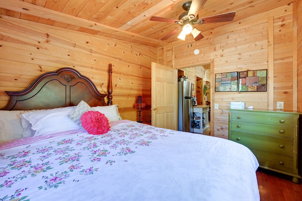Photo of Bedroom in California Hot Springs