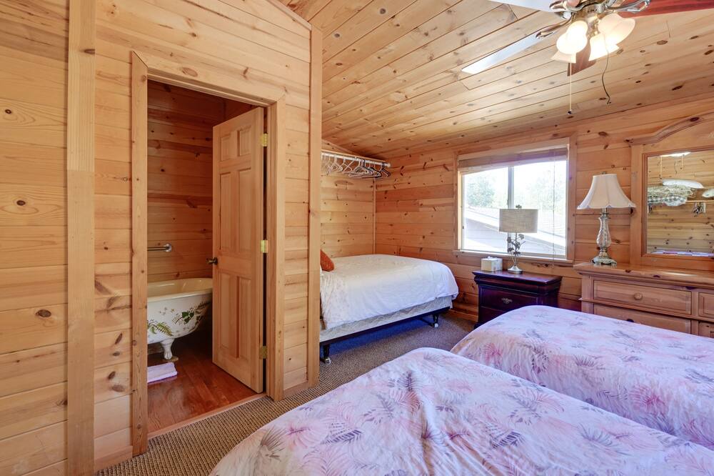 Photo of Bedroom in California Hot Springs