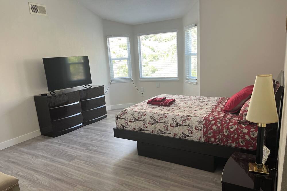 Photo of Bedroom in Sylmar
