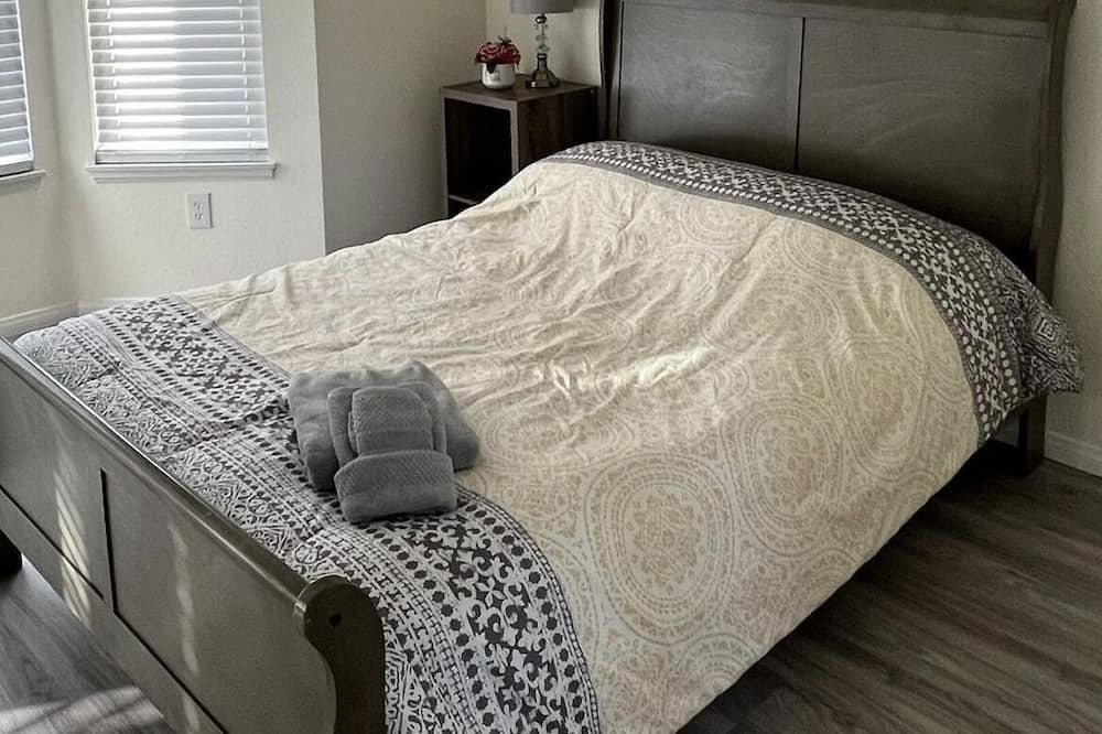 Photo of Bedroom in Sylmar