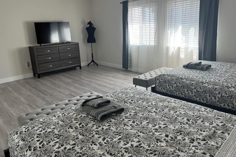 Photo of Bedroom in Sylmar