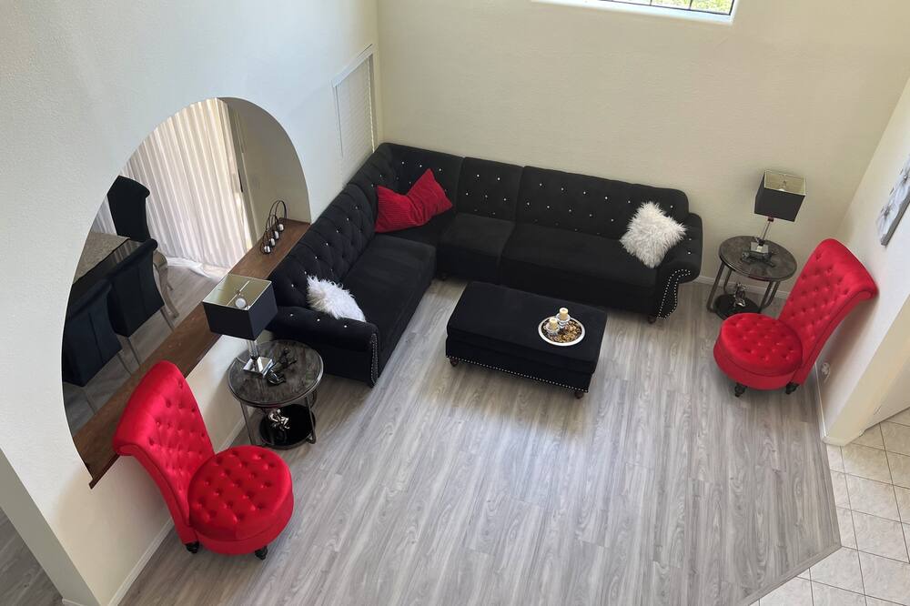 Photo of Livingroom in Sylmar