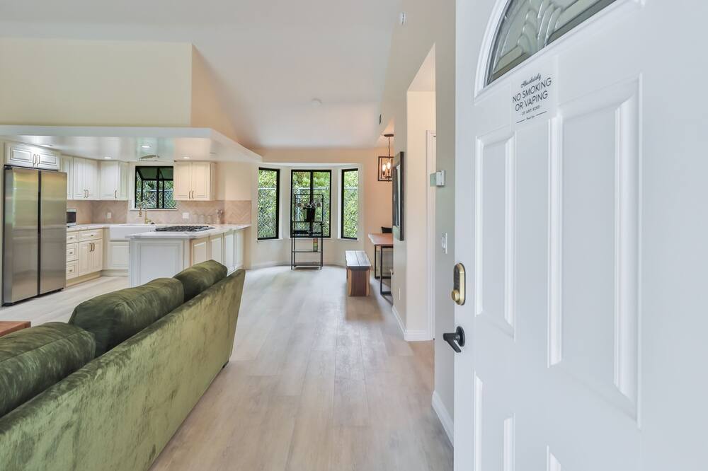Photo of Livingroom in Simi Valley