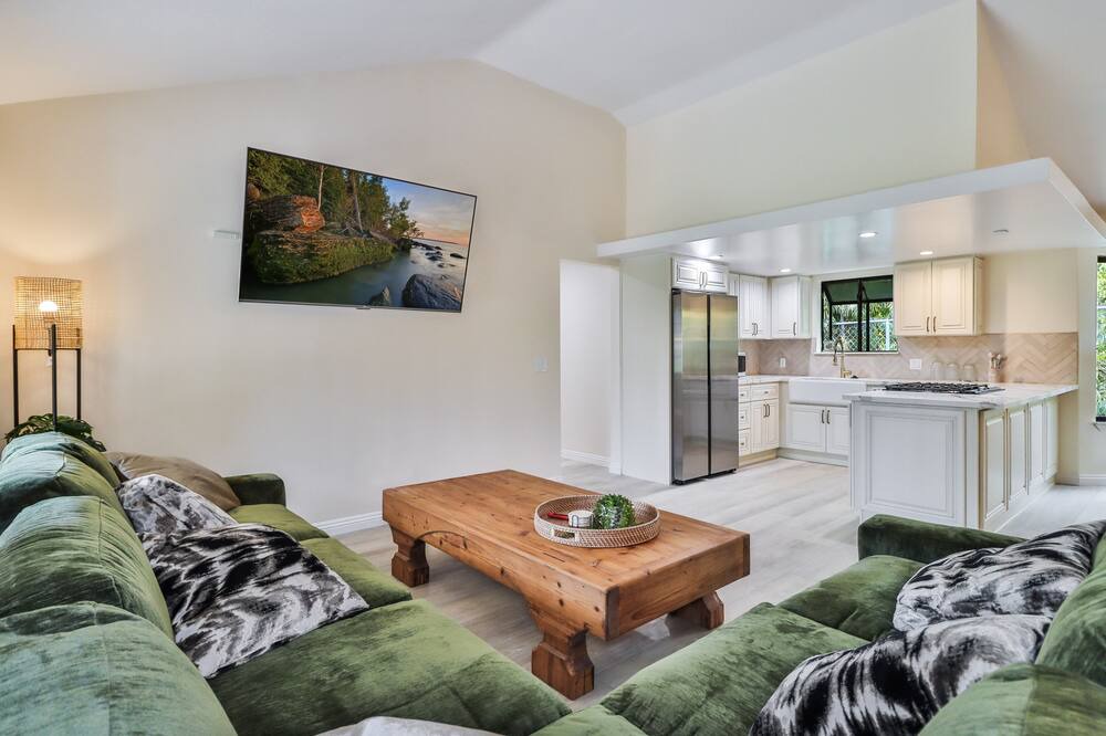 Photo of Livingroom in Simi Valley