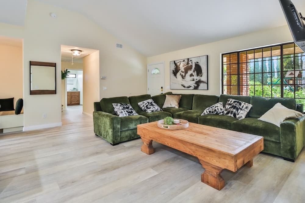 Photo of Livingroom in Simi Valley
