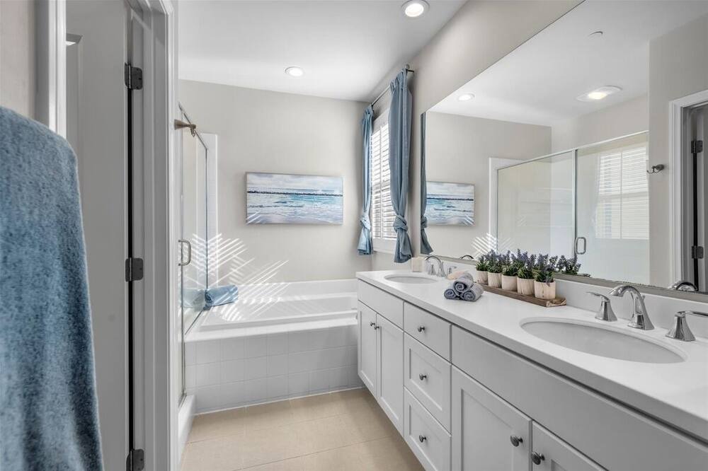 Photo of Bathroom in Portola Springs