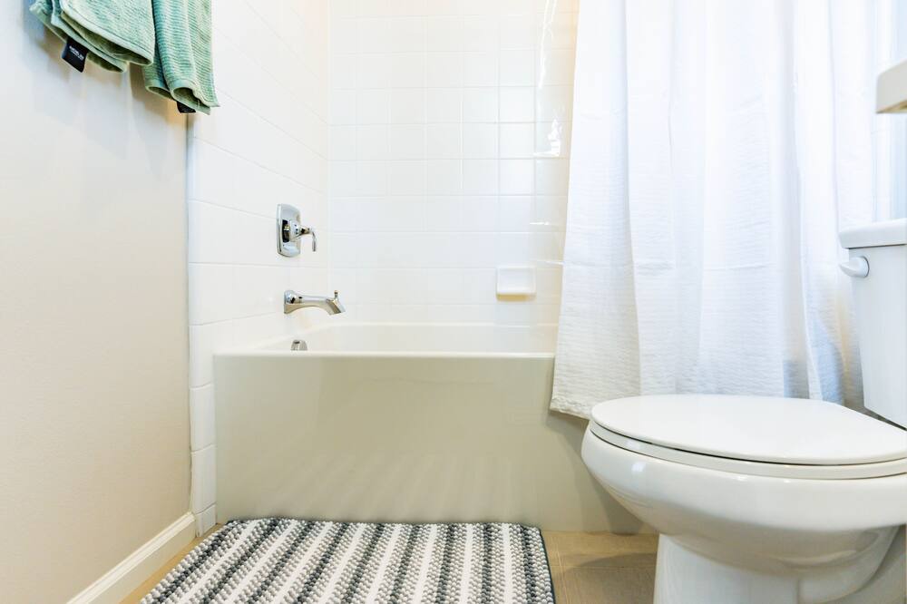Photo of Bathroom in Portola Springs