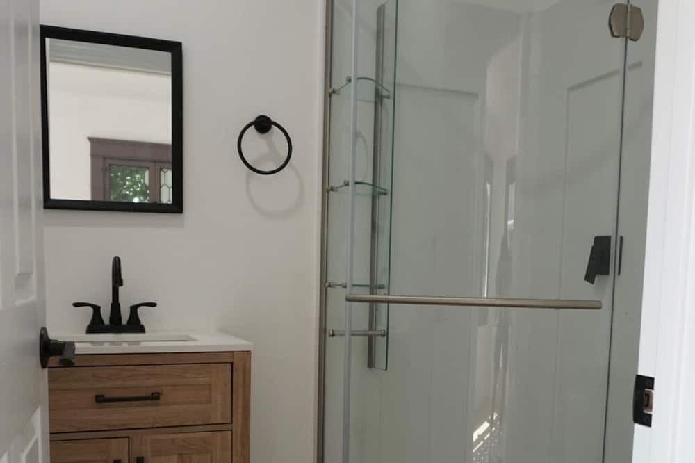 Photo of Bathroom in Alhambra