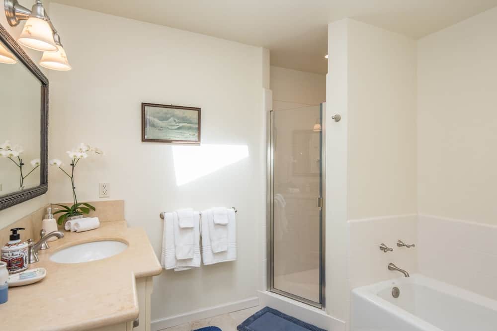 Photo of Bathroom in Hatton Fields