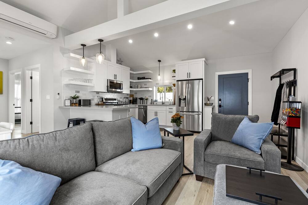 Photo of Livingroom in Northridge
