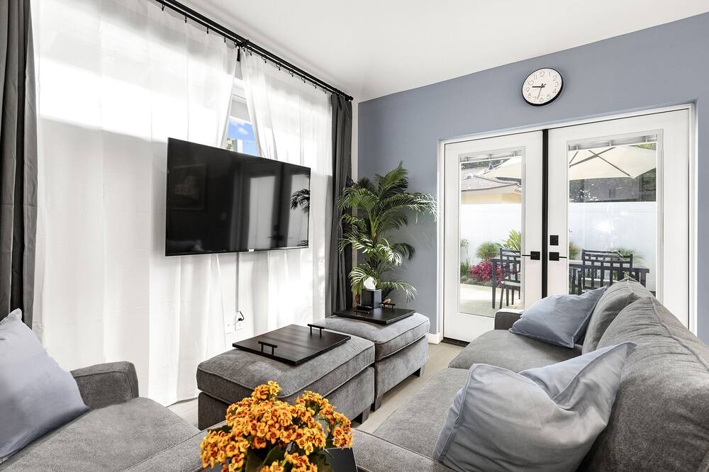 Photo of Livingroom in Northridge