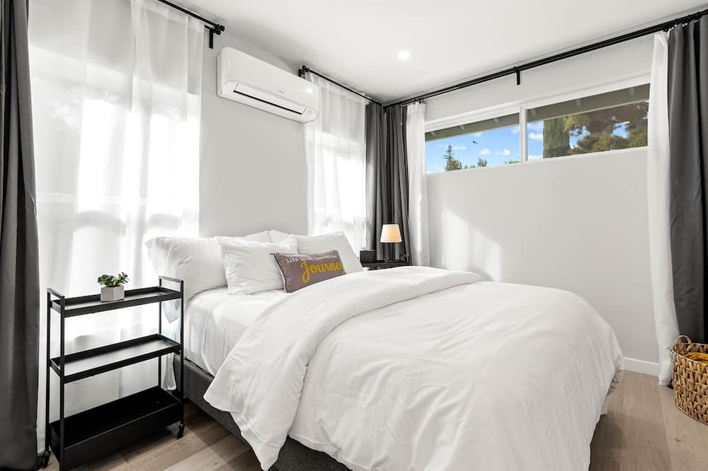 Photo of Bedroom in Northridge