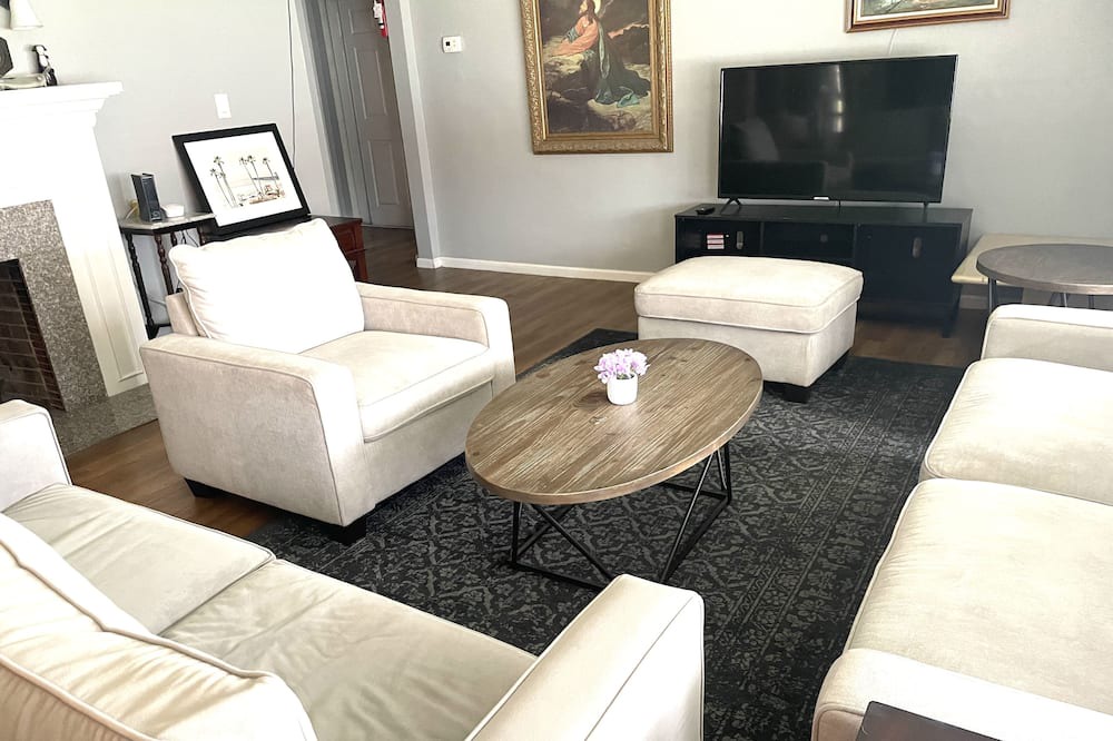 Photo of Livingroom in Arcadia