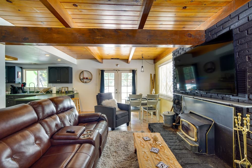 Photo of Livingroom in Running Springs