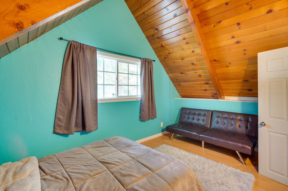 Photo of Bedroom in Running Springs