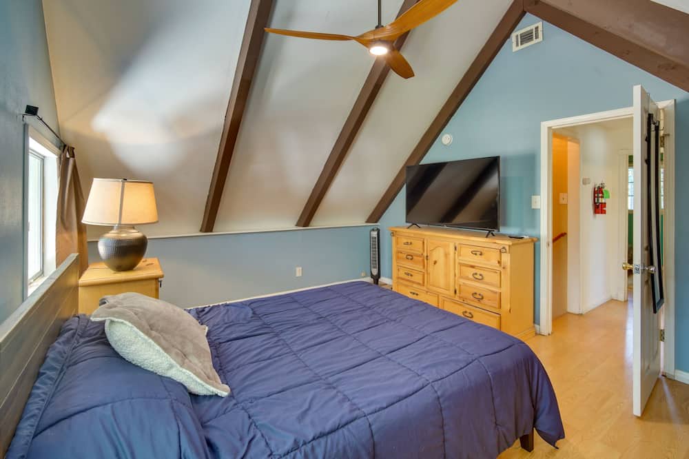 Photo of Bedroom in Running Springs