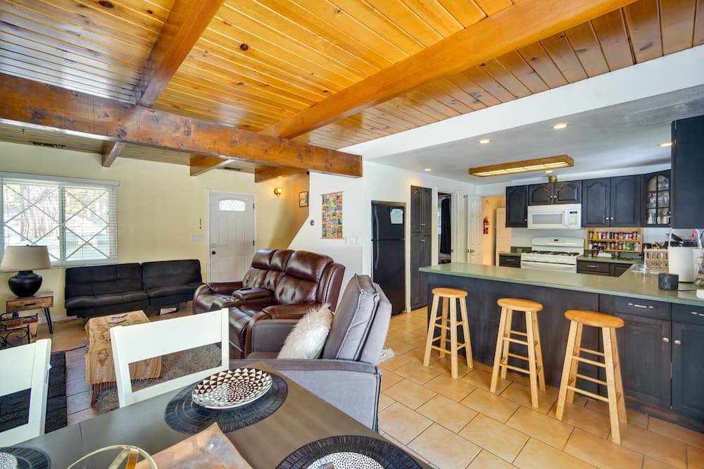 Photo of Livingroom in Running Springs
