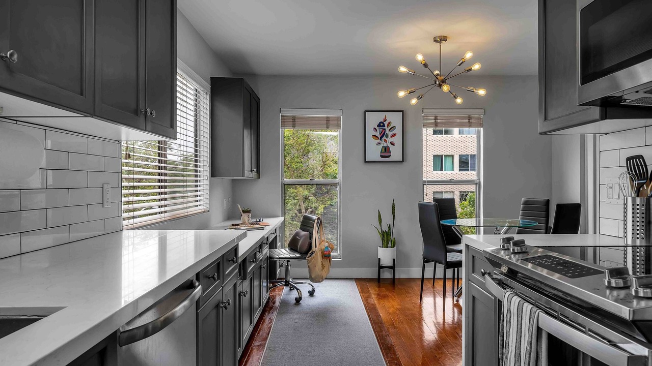 Photo of Kitchen in Greater Wilshire - Hancock Park