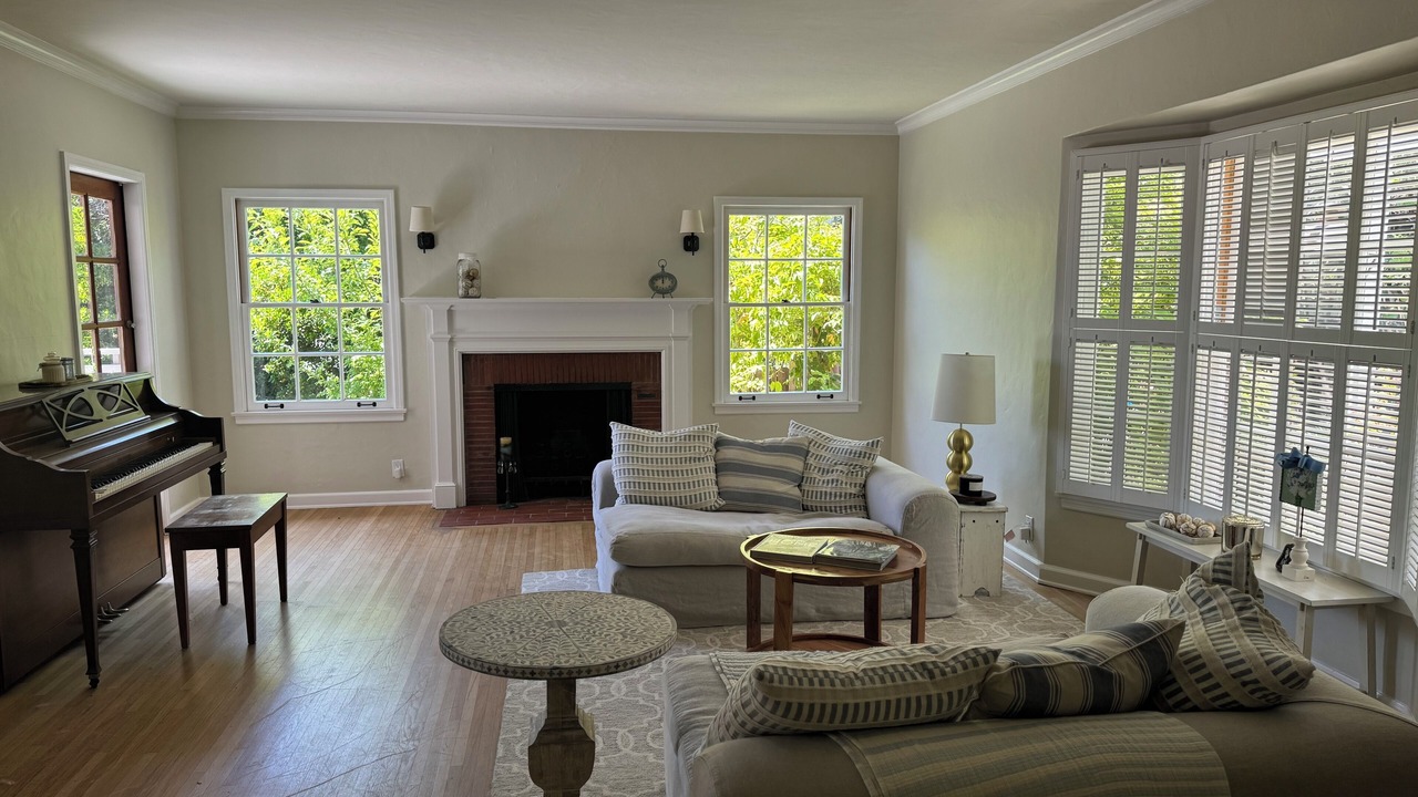 Photo of Livingroom in Altadena