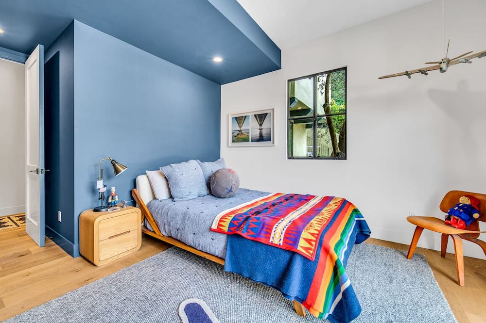 Photo of Bedroom in Beachwood Canyon