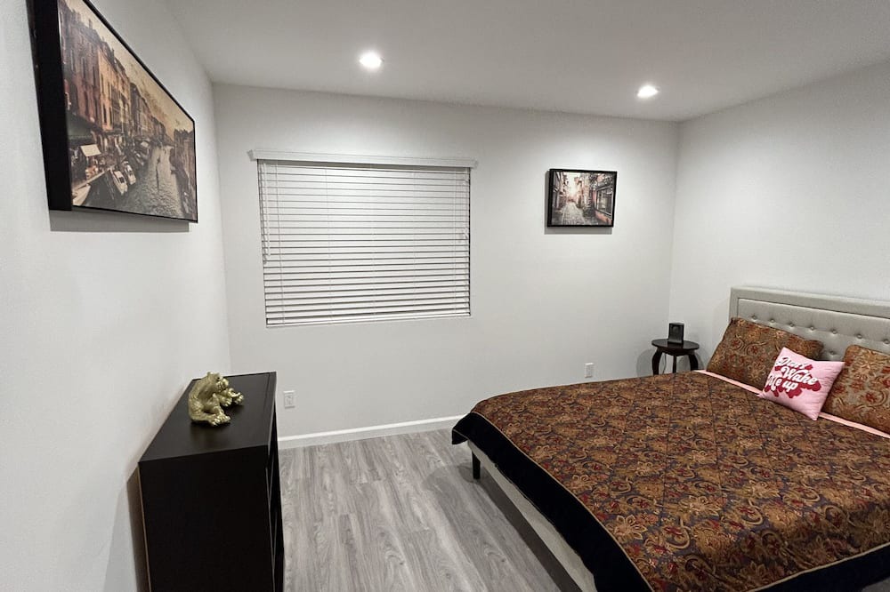 Photo of Bedroom in Northridge