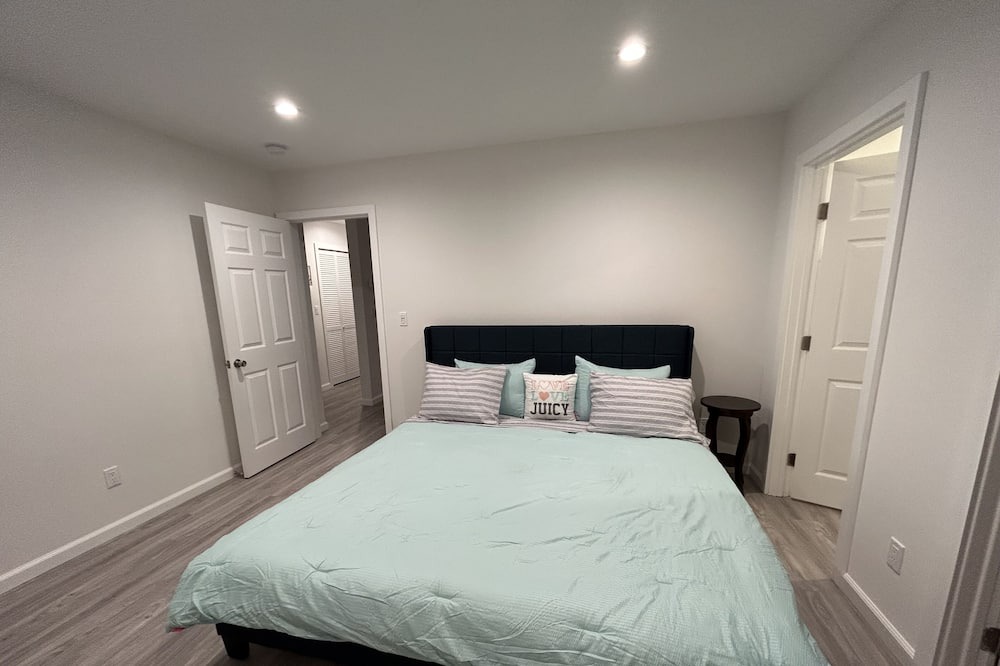 Photo of Bedroom in Northridge