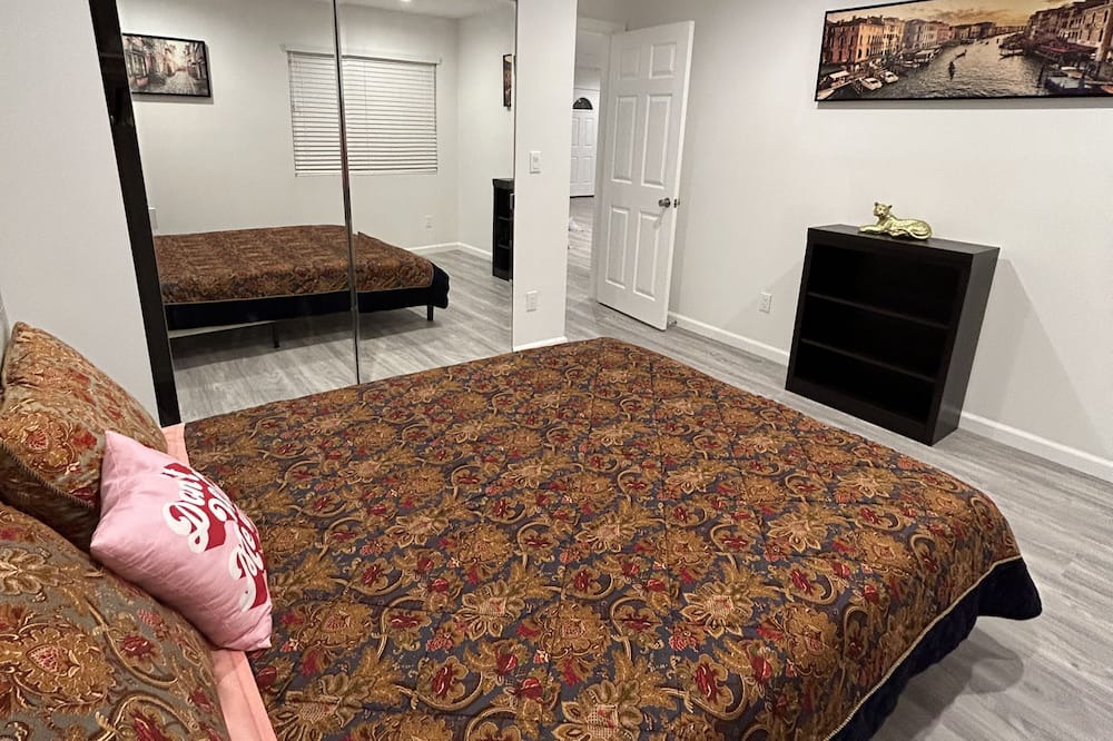 Photo of Bedroom in Northridge
