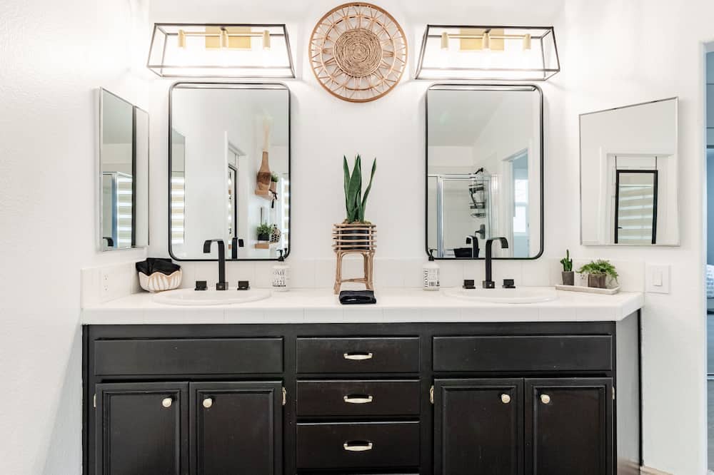 Photo of Bathroom in Lake Elsinore