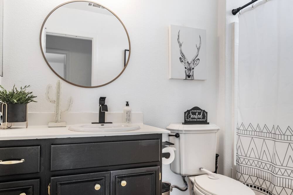 Photo of Bathroom in Lake Elsinore